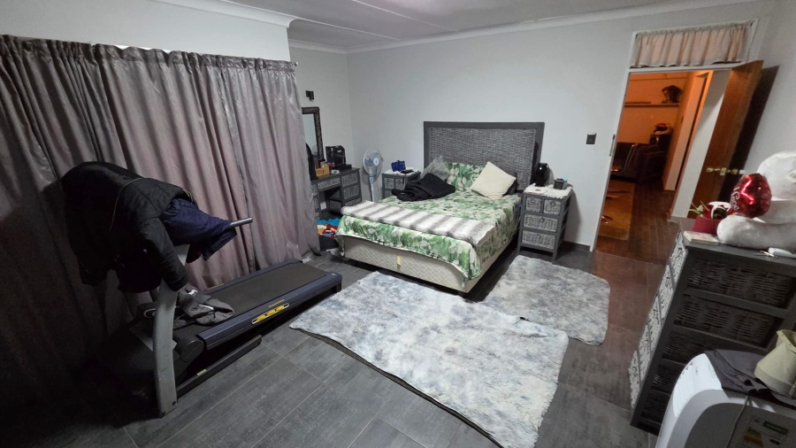 5 Bedroom Property for Sale in Fichardt Park Free State